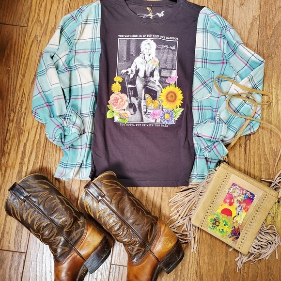 Plaid Sleeve Graphic Top - Picture 1 of 1